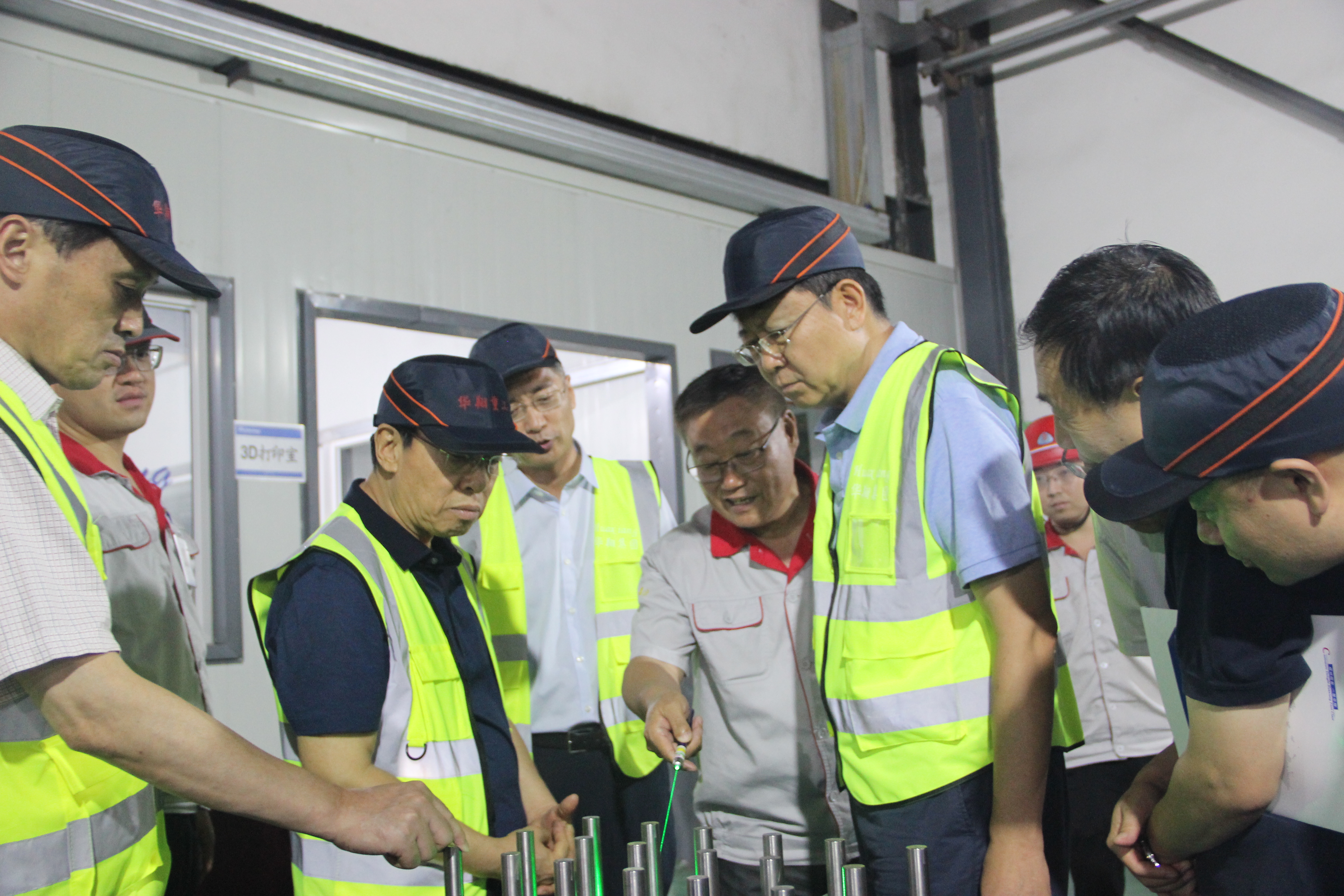 山西省人民政府原副省長(zhǎng)、中國(guó)生產(chǎn)力學(xué)會(huì)會(huì)長(zhǎng)、山西省資源型經(jīng)濟(jì)轉(zhuǎn)型促進(jìn)會(huì)總顧問(wèn)牛仁亮一行蒞臨我司調(diào)研